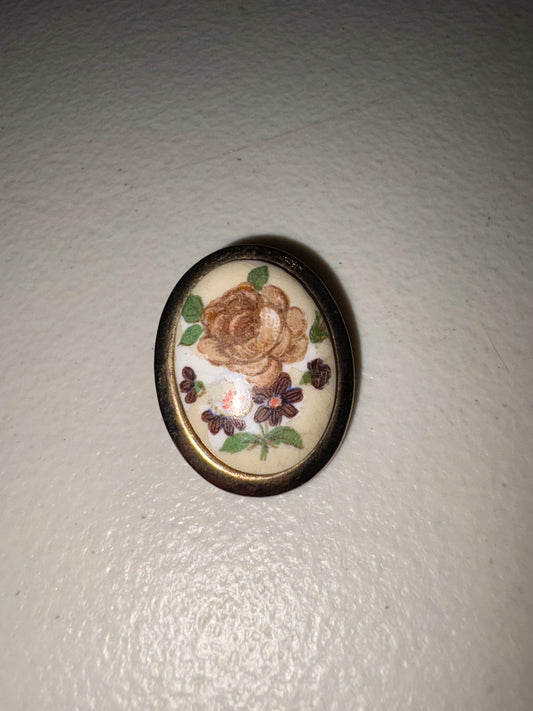 Pin vintage pintado a mano