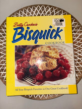 Cargar imagen en el visor de la galería, Libro de cocina Bisquick de Betty Crocker - Tapa dura por Betty Crocker Editors

