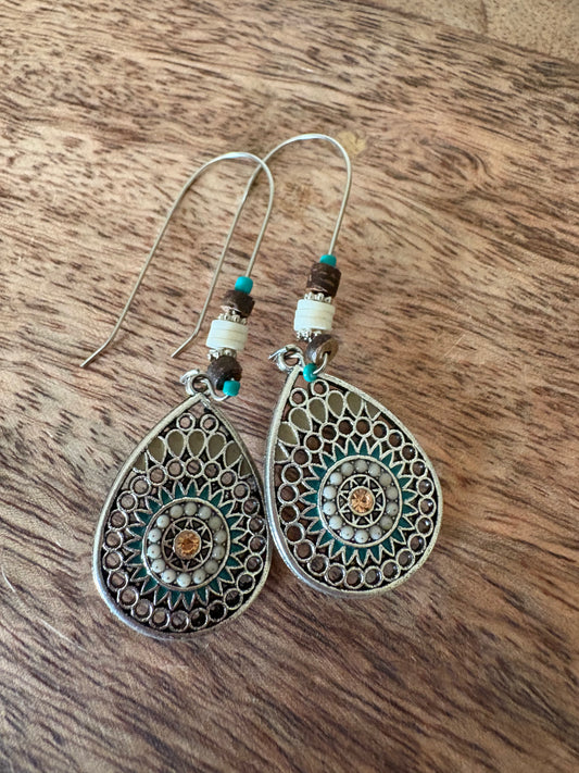Pendientes colgantes de lágrima con diseño de mandala bohemio, cuentas tribales y cierre de gancho de riñón (nuevos)