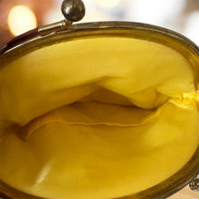 Cargar imagen en el visor de la galería, Bolso de noche baguette de satén amarillo con lentejuelas colgantes doradas de VTG
