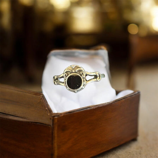 Anillo vintage de ónix negro sintético. Talla 7 1/2