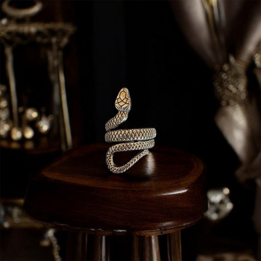 Anillo vintage de serpiente en tono plateado. Talla 9