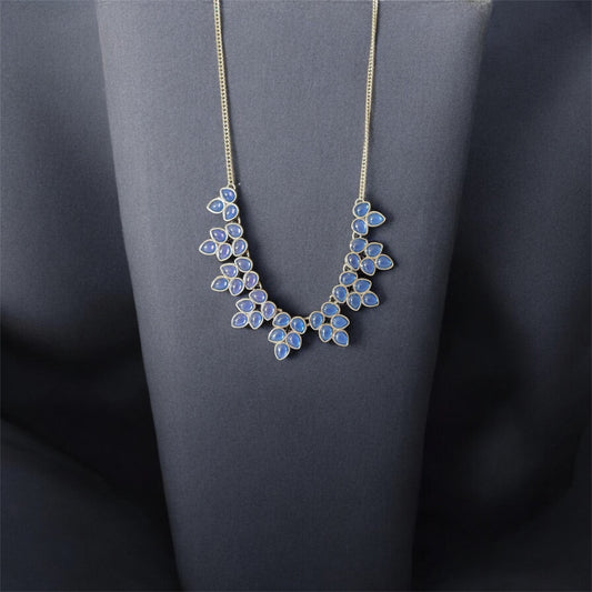Collar vintage de cuentas de vidrio con forma de lágrima azul