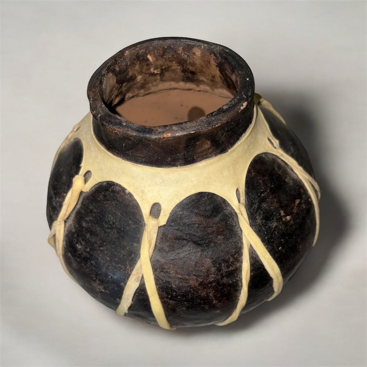 Jarra de agua de cerámica vintage de la tribu nativa Tarahumara de México