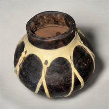 Cargar imagen en el visor de la galería, Jarra de agua de cerámica vintage de la tribu nativa Tarahumara de México
