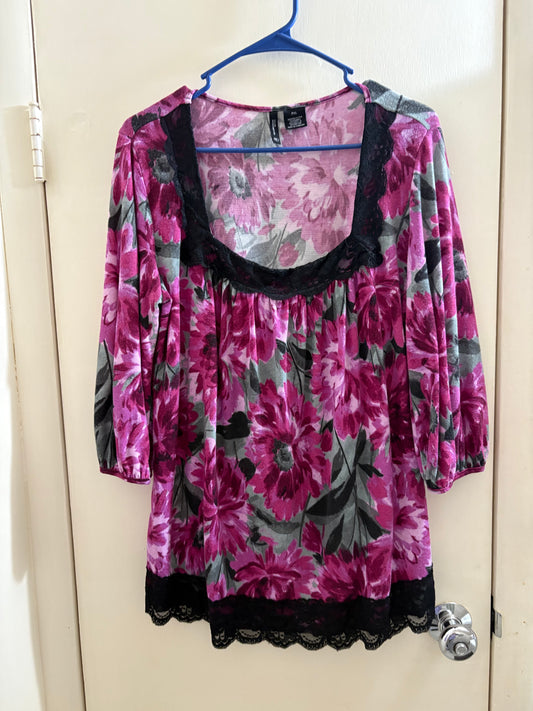 New Direction Floral Pullover. Petite Large