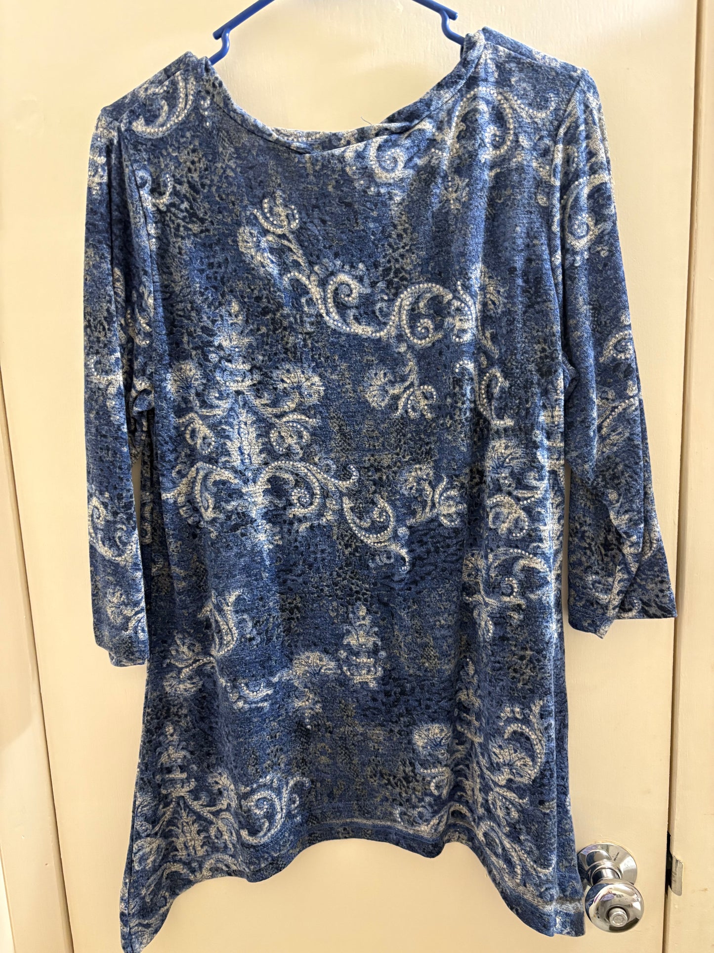 Fashion Bug Womens Blue Floral 3/4 Sleeve Top Blouse. Extra Large