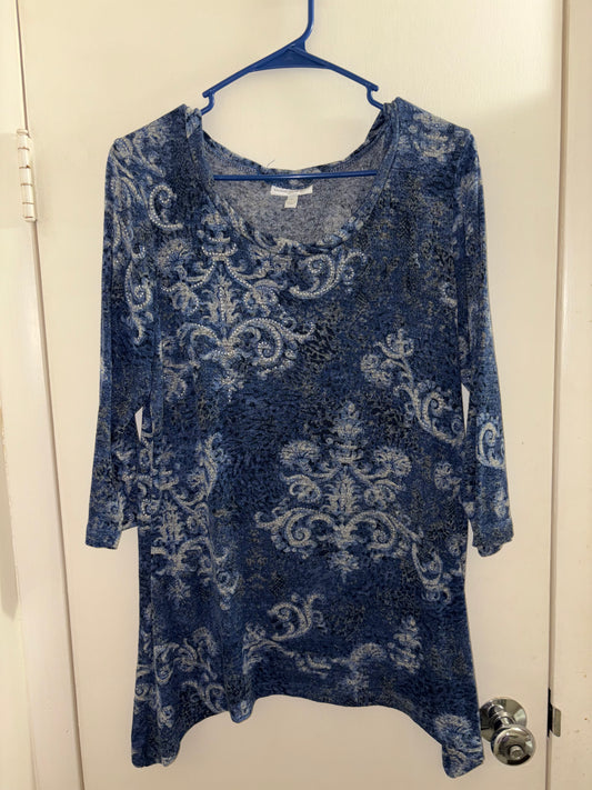 Blusa azul con estampado floral de Fashion Bug para mujer, manga 3/4. Talla extra grande.