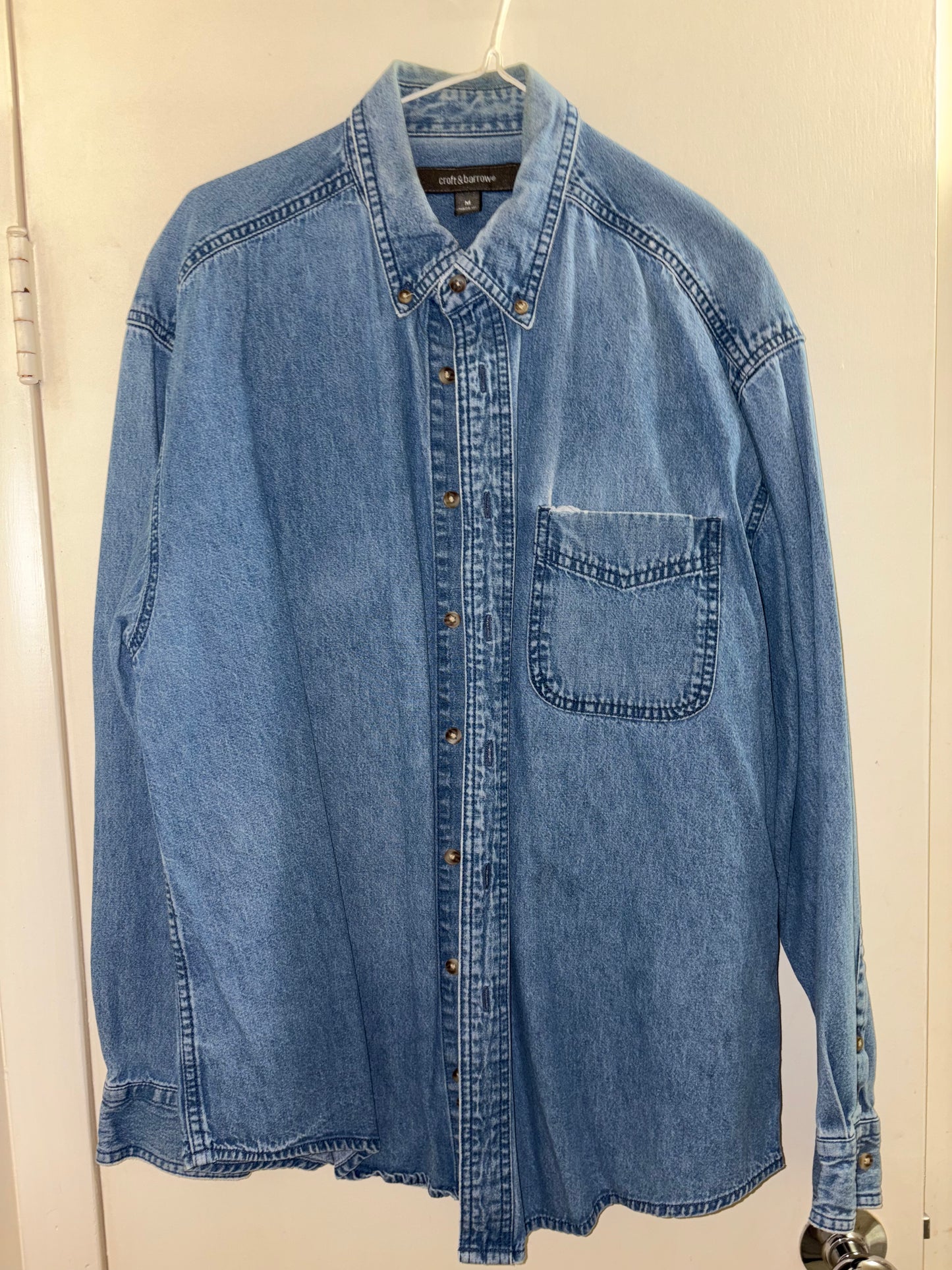 Croft & Barrow Denim Shirt Mens Medium Blue Button Up Pocket Long Sleeve