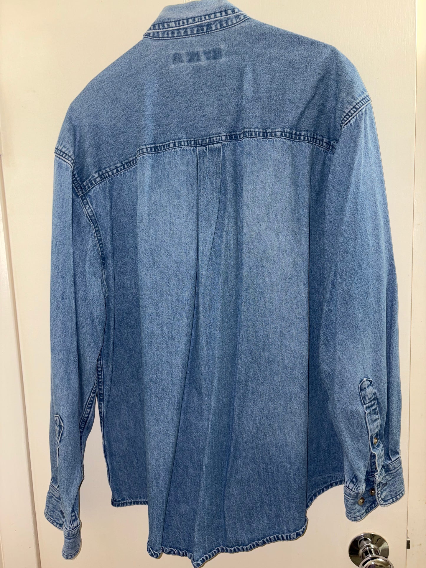 Croft & Barrow Denim Shirt Mens Medium Blue Button Up Pocket Long Sleeve