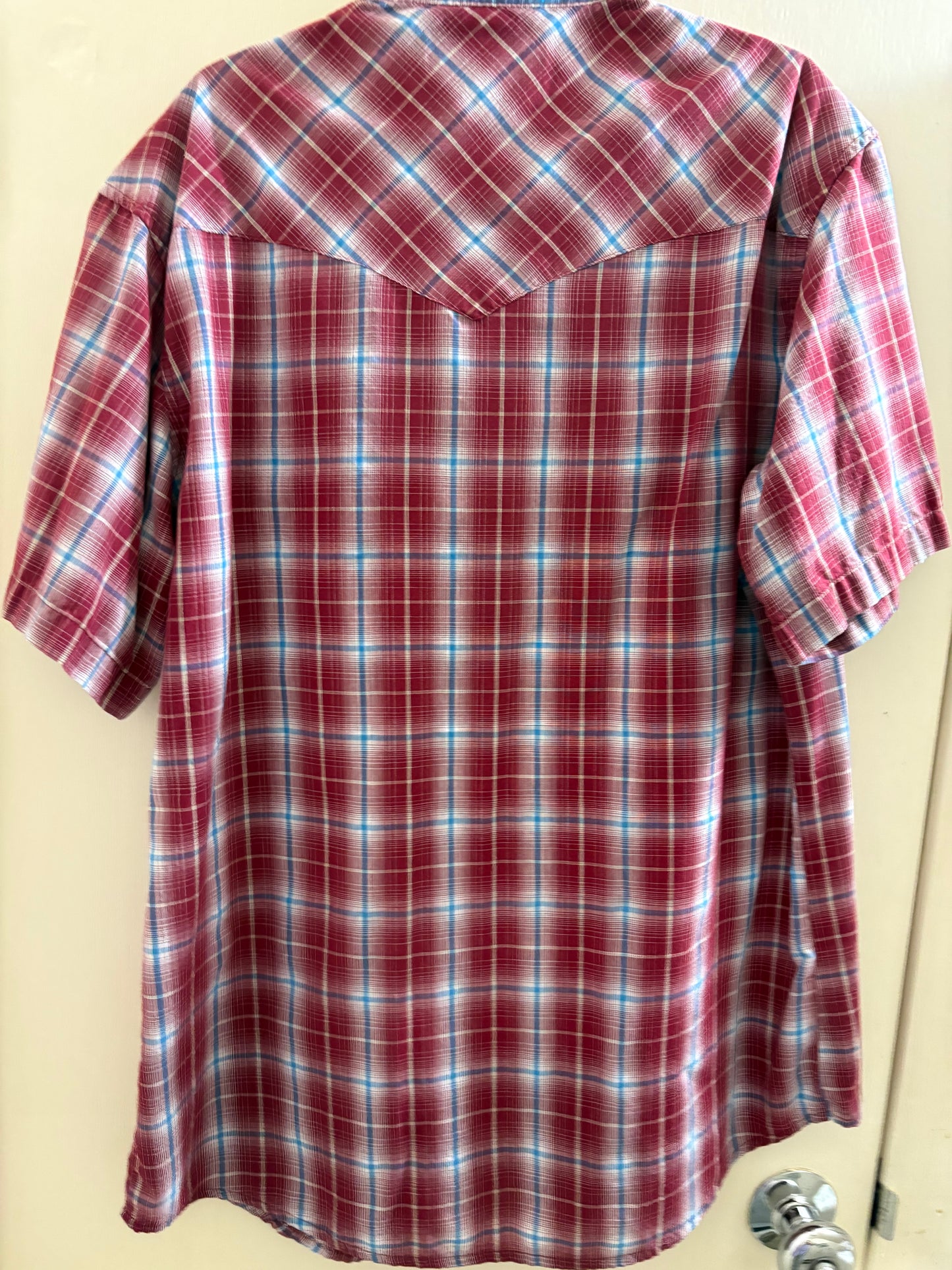 Camisa de moda occidental con estampado de cuadros y botones de perlas de manga corta para hombre Wrangler, talla pequeña