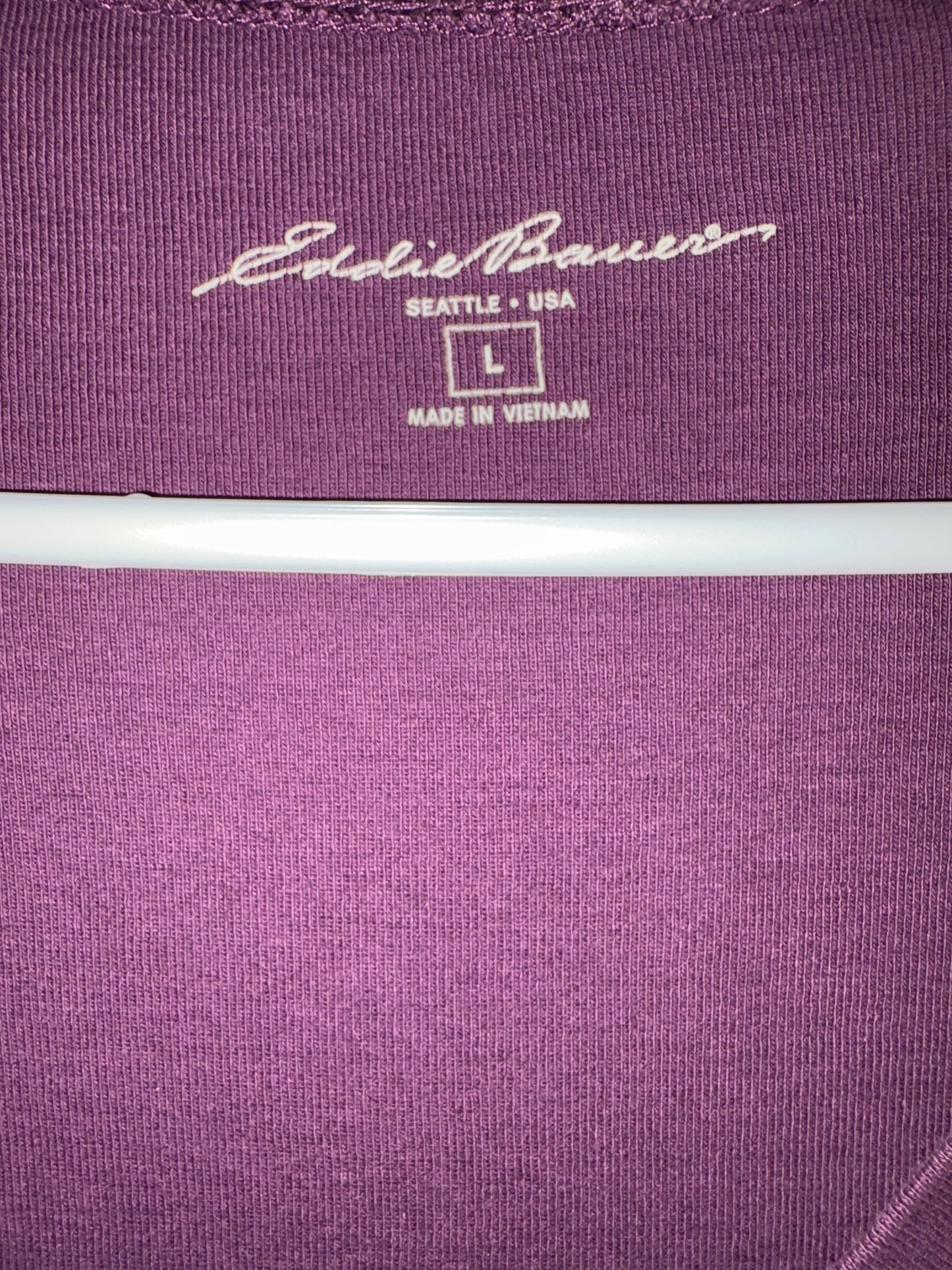Camiseta de manga corta con cuello en V para mujer de Eddie Bauer, morada, talla L