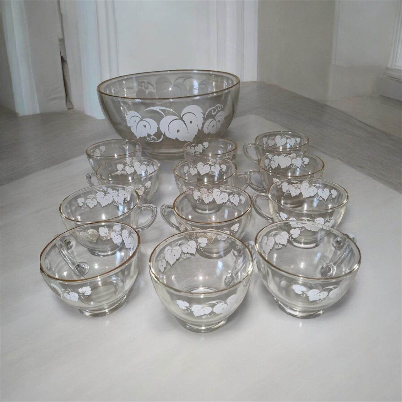 Juego de poncheras de vidrio transparente esmerilado de 13 piezas Anchor Hocking Grape