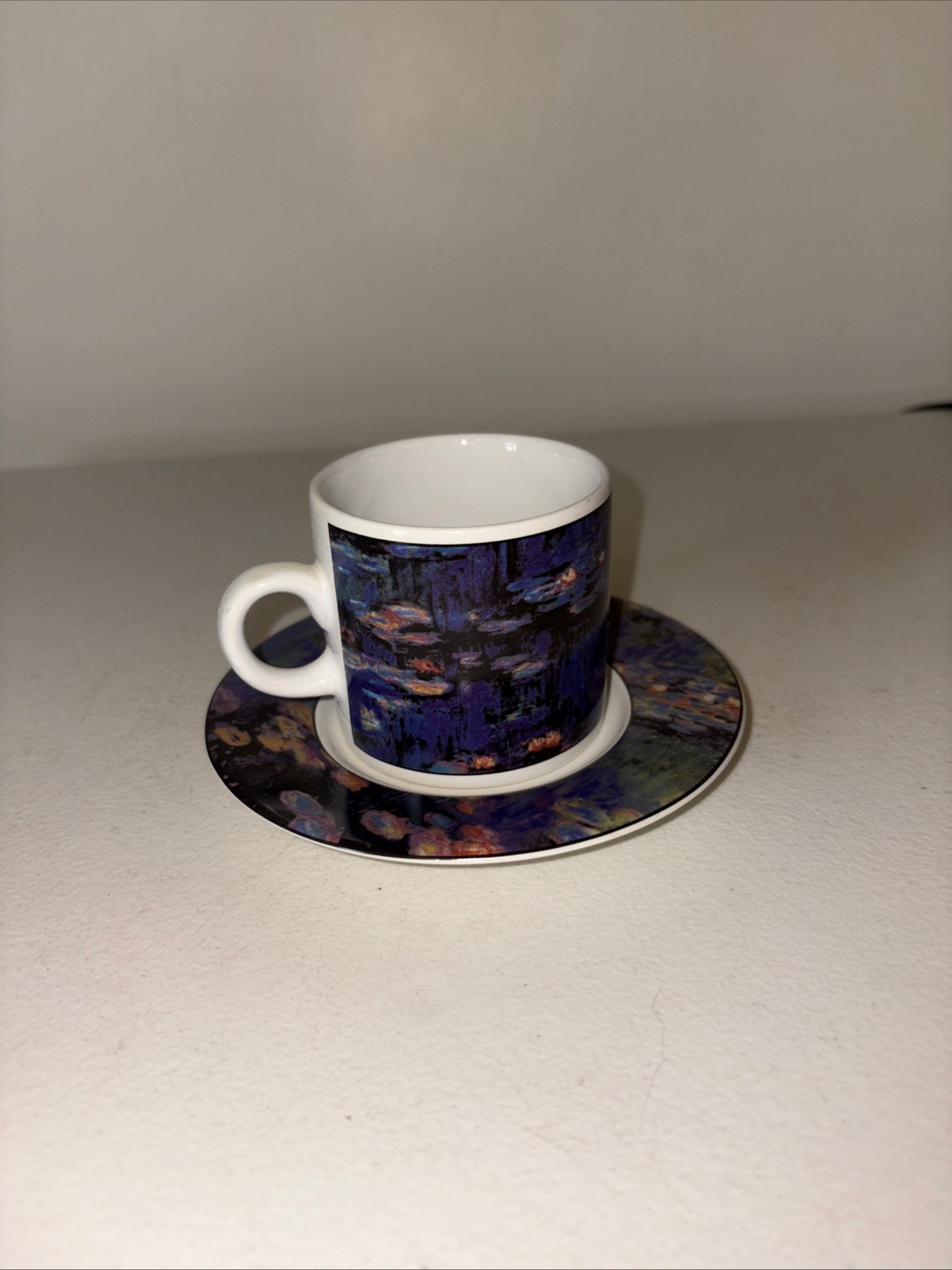 Taza y platillo de Claude Monet, maestros del Museo Sakura