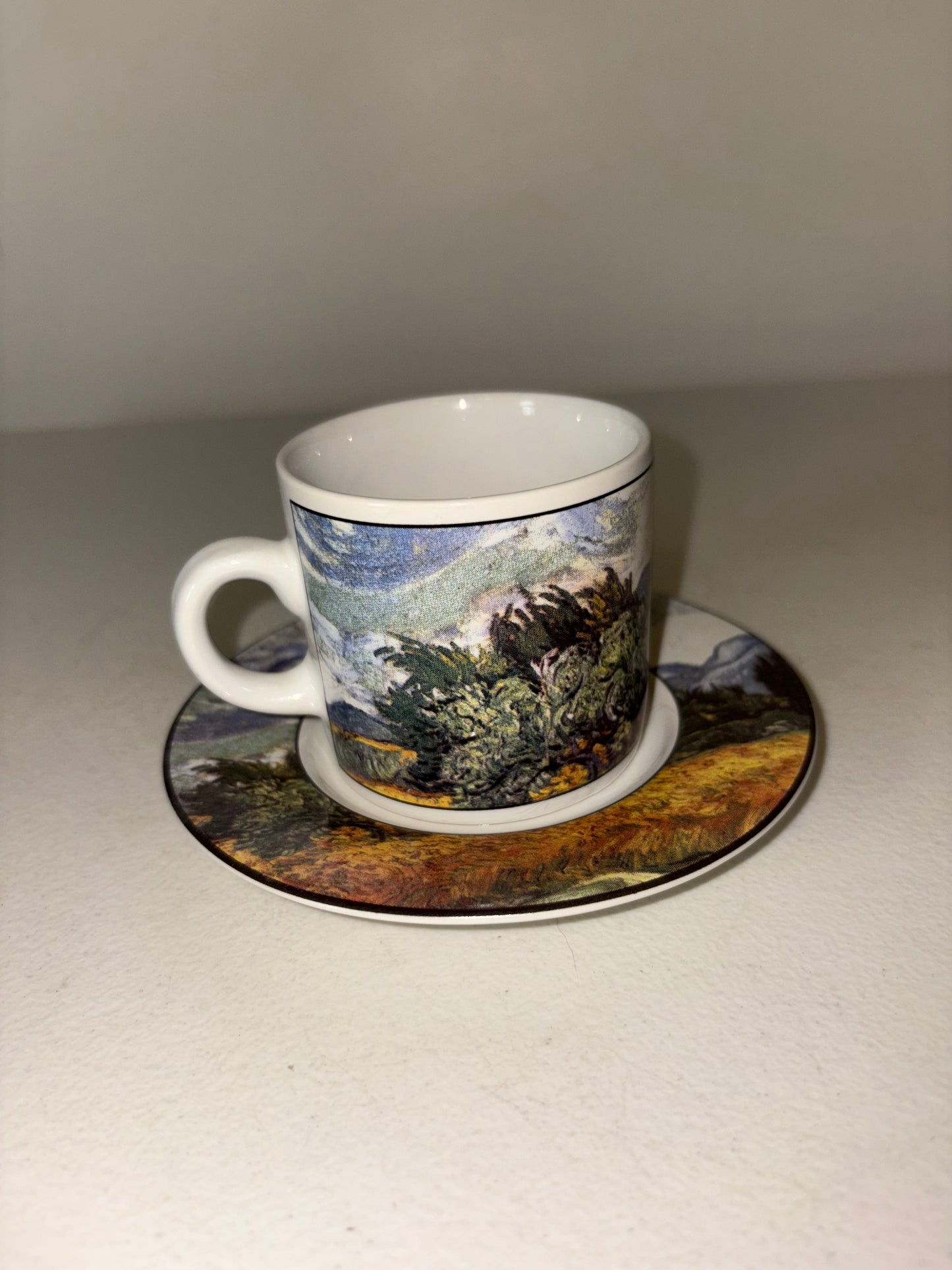 Taza y platillo de Claude Monet, maestros del Museo Sakura