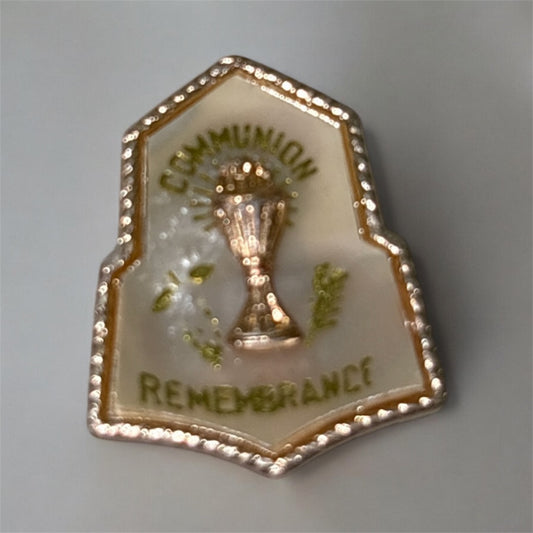 Pin católico vintage conmemorativo de la comunión
