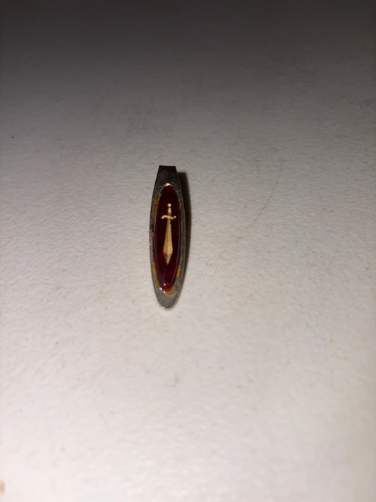 Pasador de corbata con forma de espada en tono dorado vintage