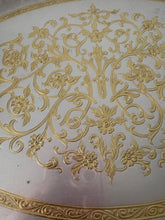 Cargar imagen en el visor de la galería, Bandeja de tocador ornamentada de metal dorado y vidrio VTG Floral MCM Hollywood Regency Oval
