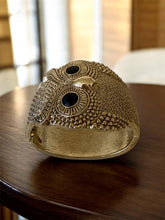 Cargar imagen en el visor de la galería, Brazalete ancho con bisagras de búho en tono dorado grueso vintage para mujer
