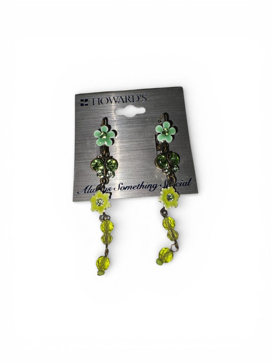 Pendientes colgantes vintage con diseño floral verde en tono cobre