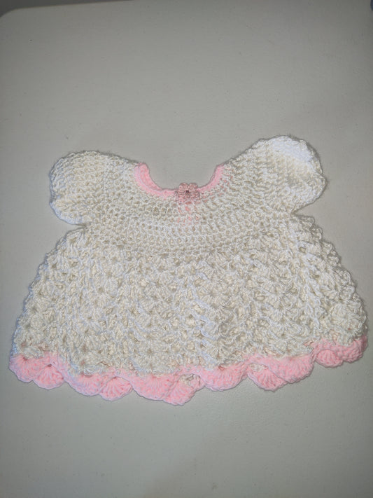 Vestido de bebé tejido a crochet. Talla 3 meses.