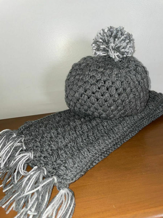 Conjunto de gorro y bufanda de crochet hecho a mano