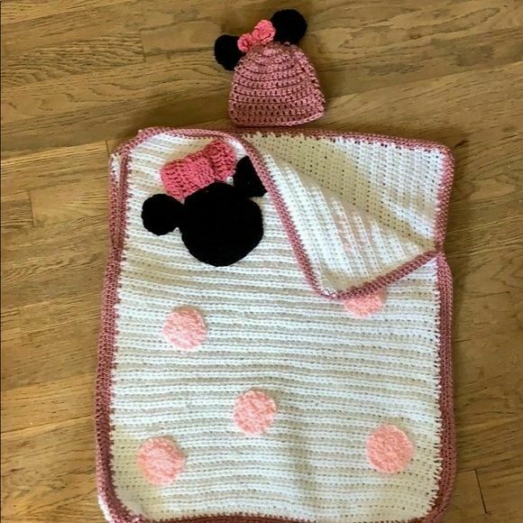 Hand crochet Minnie Mouse baby sleeping bag & Hat