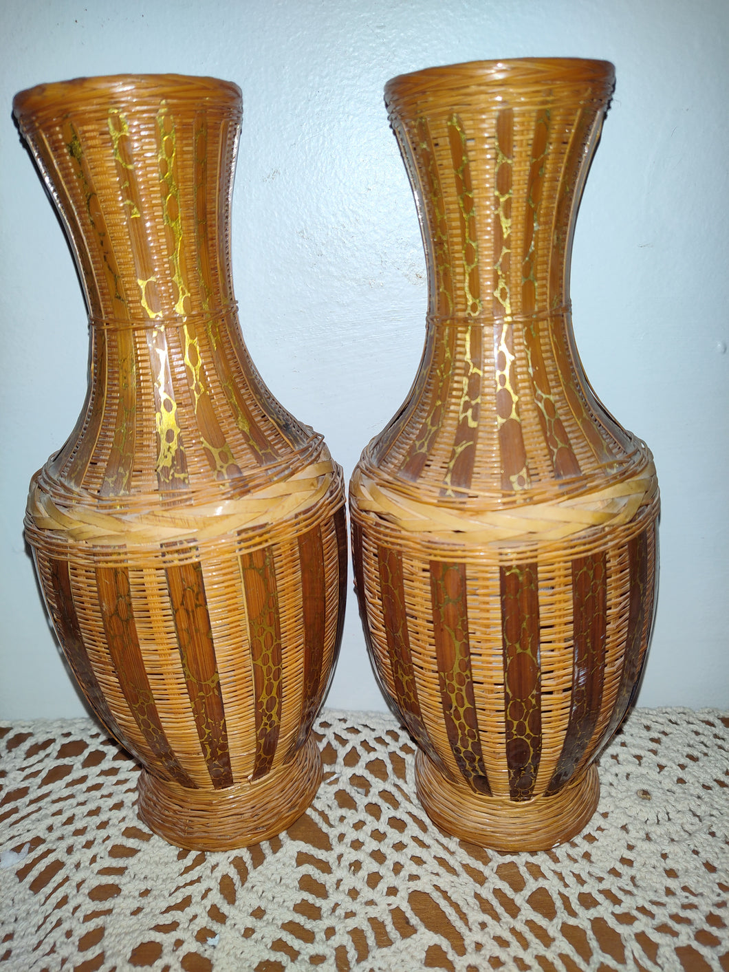 Shanghai Chinese Hand Made Vtg Woven Wicker Rattan Vase Small, With Wood Insert