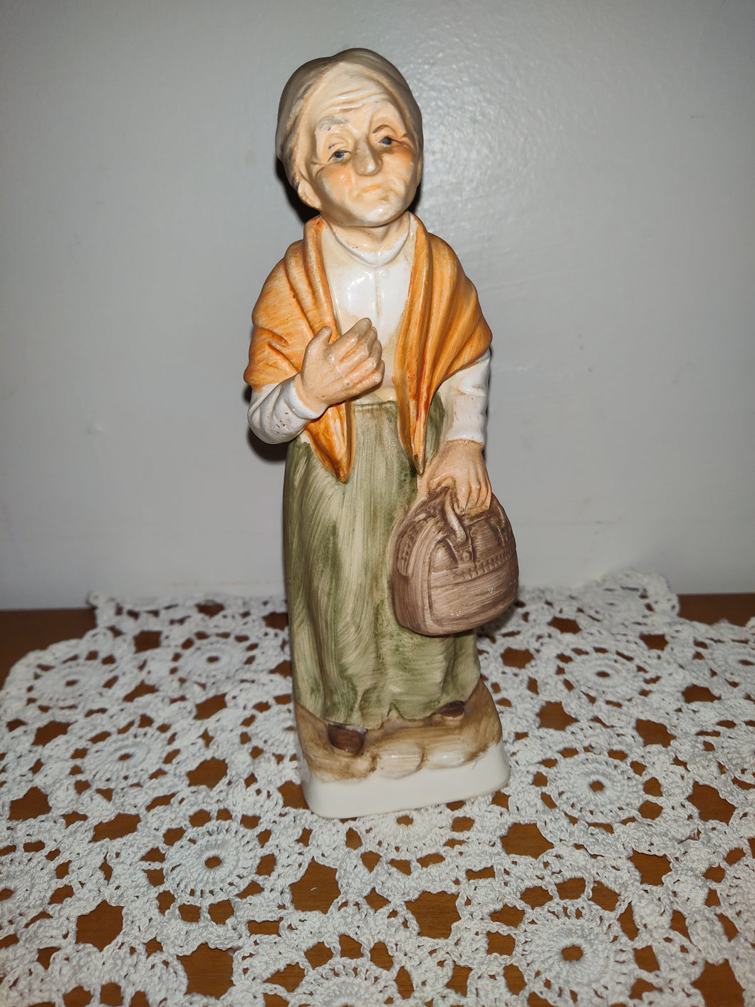 Norleans Figurine Old Woman with Shawl Japan Vintage 1970's