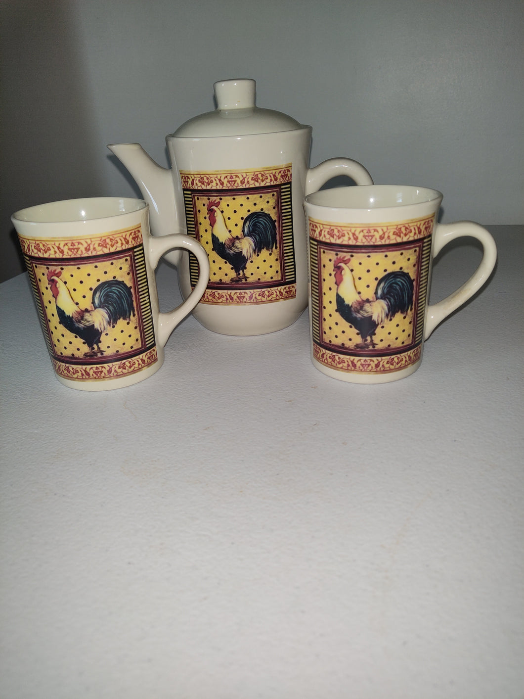 Vintage Bay Island Rooster Teapot With Two Mugs